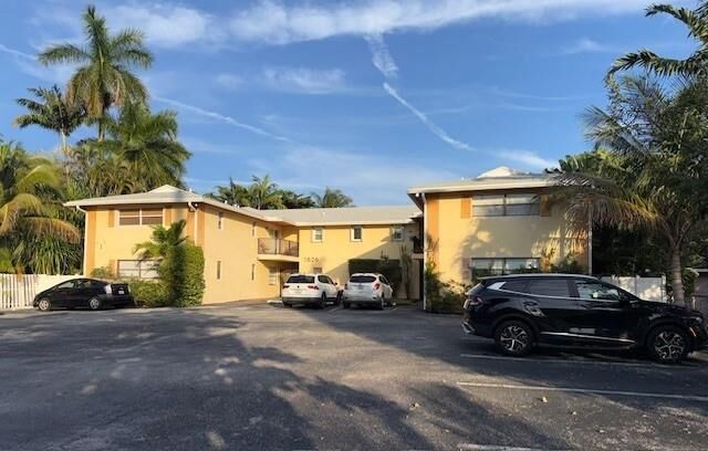 Property Photo: 1826 N Dixie Hwy 101 FL 33305