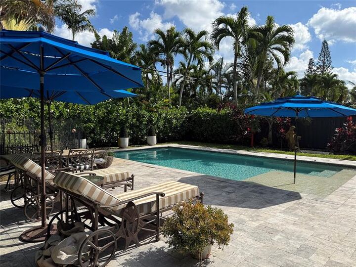 Property Photo:  1424 NE 16th Ter  FL 33304 