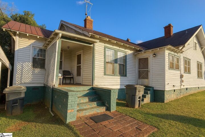 Property Photo:  604 W Market Street  SC 29624 