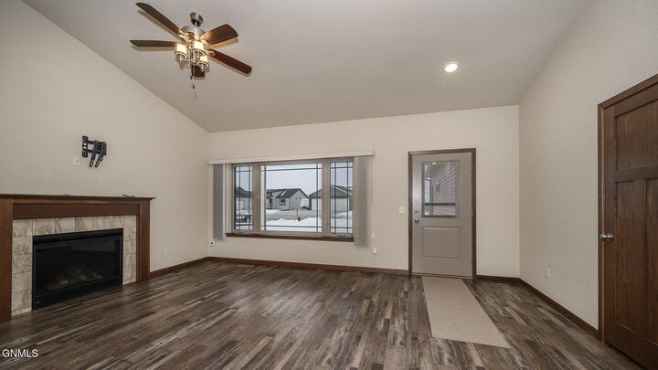 Property Photo: 2923 Armstrong Street ND 58504