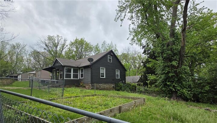 Property Photo:  5700 Manchester Avenue  MO 64129 