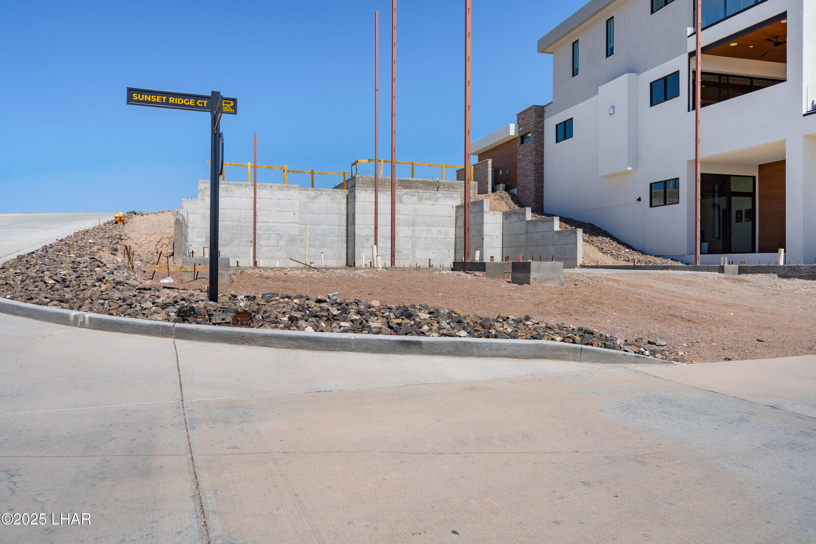 Property Photo: 2436 The Rdgs Way AZ 86406