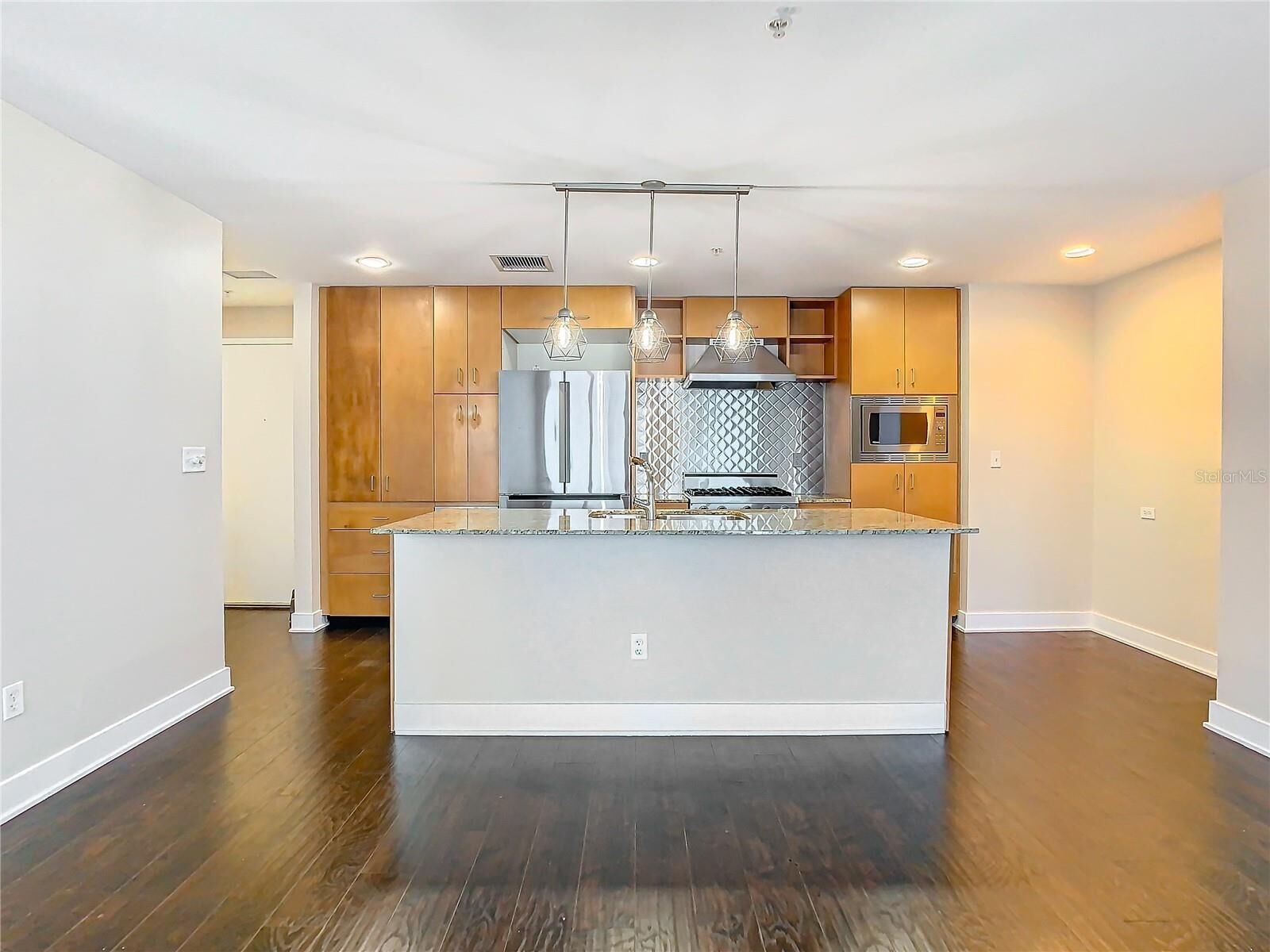 Property Photo:  1208 E Kennedy Boulevard 1209  FL 33602 