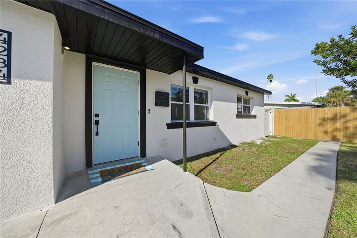 Property Photo: 4234 Des Moines Street NE FL 33703