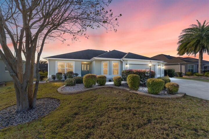 Property Photo:  926 Long Leaf Lane  FL 32163 