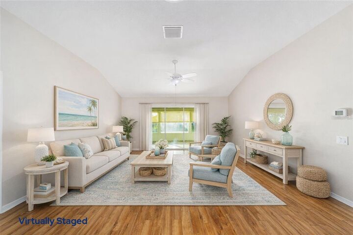 Property Photo: 926 Long Leaf Lane FL 32163