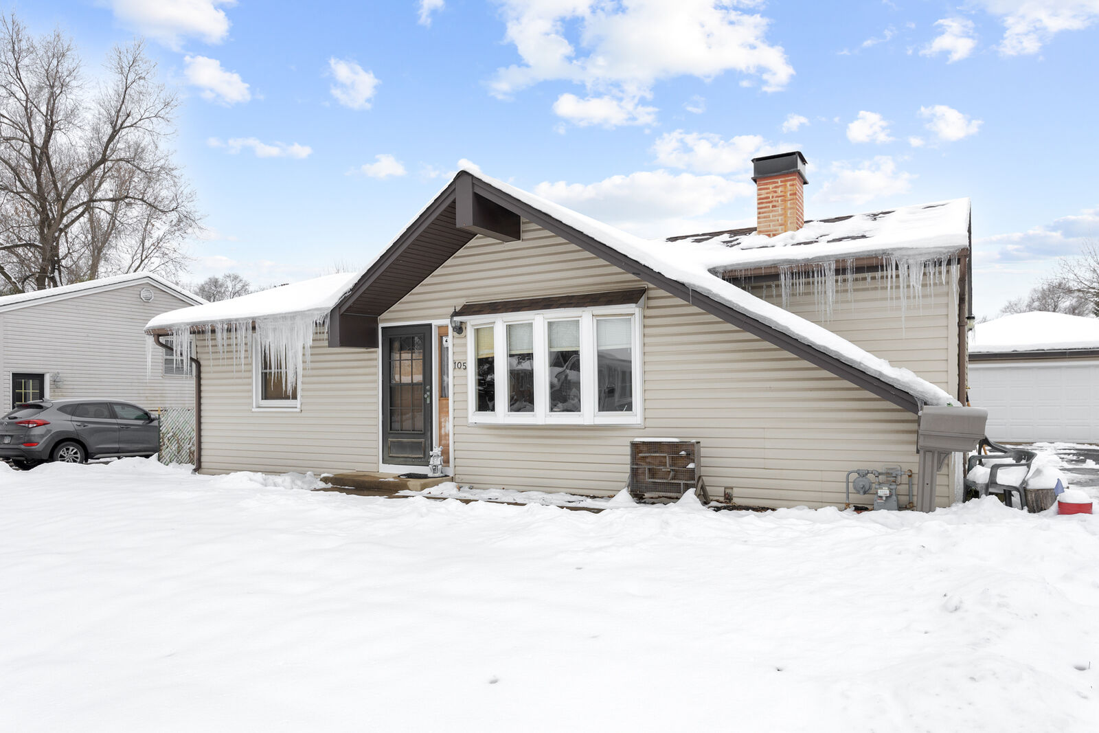Property Photo:  105 Adobe Circle  IL 60110 