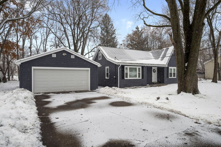 Property Photo: 26347 W Shannon Avenue IL 60002