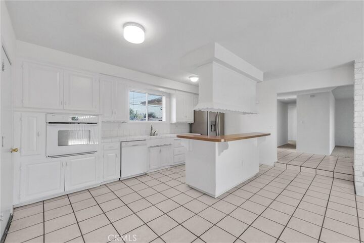 Property Photo:  13981 Brenan Way  CA 92705 