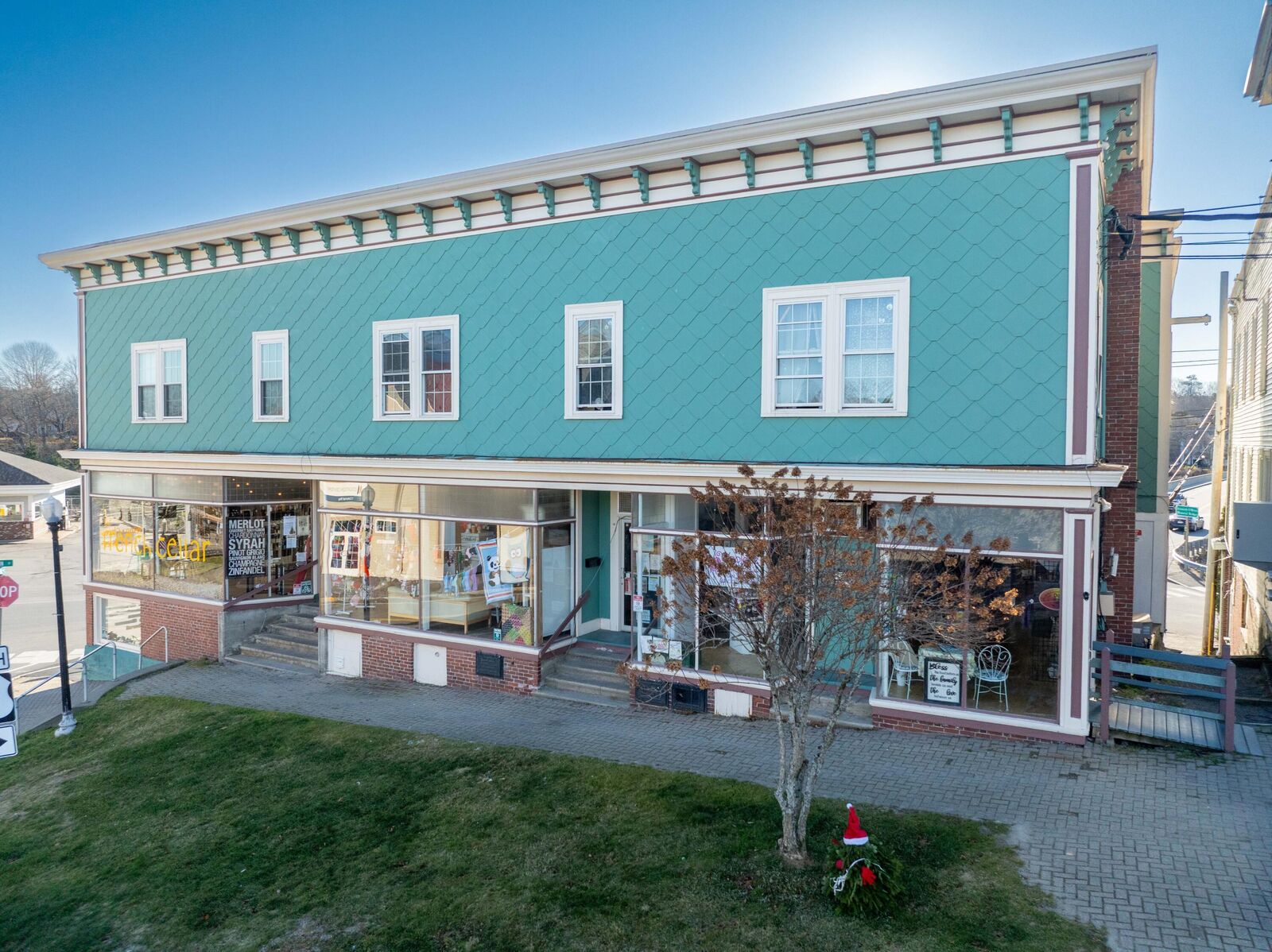 Property Photo:  4 Colonial Way  ME 04654 