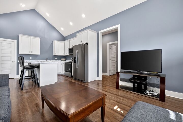 Property Photo:  817 S Mountain St  TN 37166 