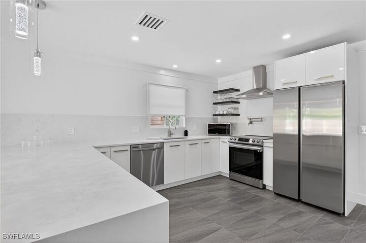 Property Photo:  565 110th Avenue N  FL 34108 