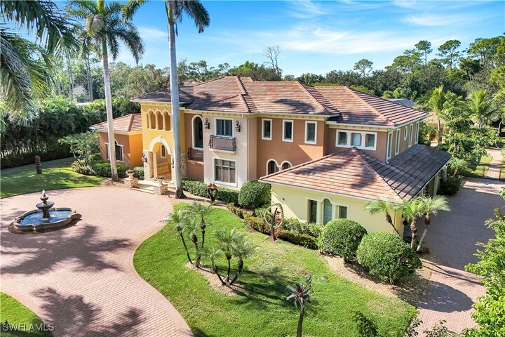 Property Photo: 683 Hickory Road FL 34108