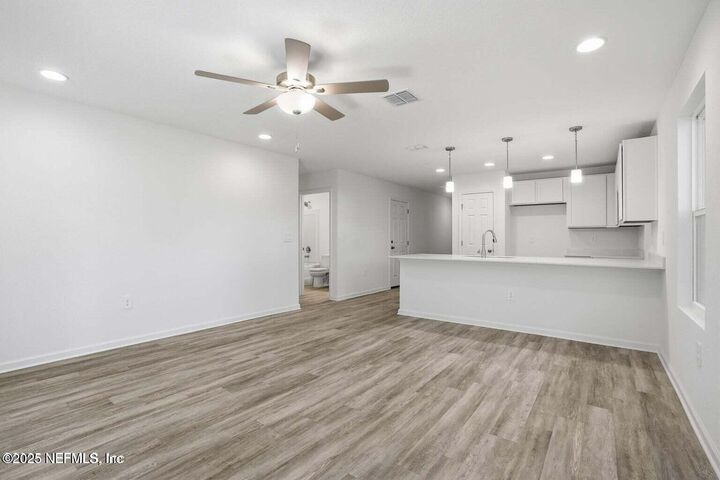 Property Photo: 5124 Shenandoah Avenue FL 32254
