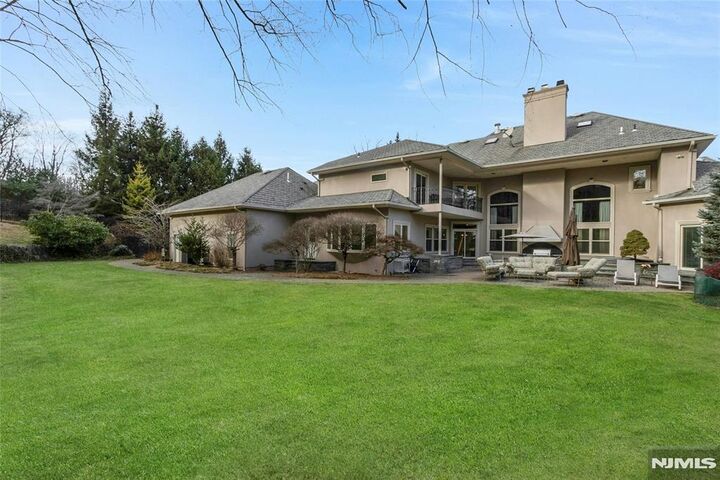 Property Photo:  7 Finn Court  NJ 07430 