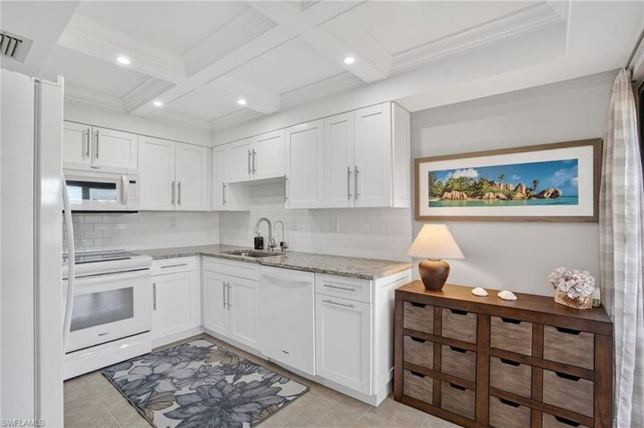 Property Photo: 1544 Mainsail Dr 10 FL 34114