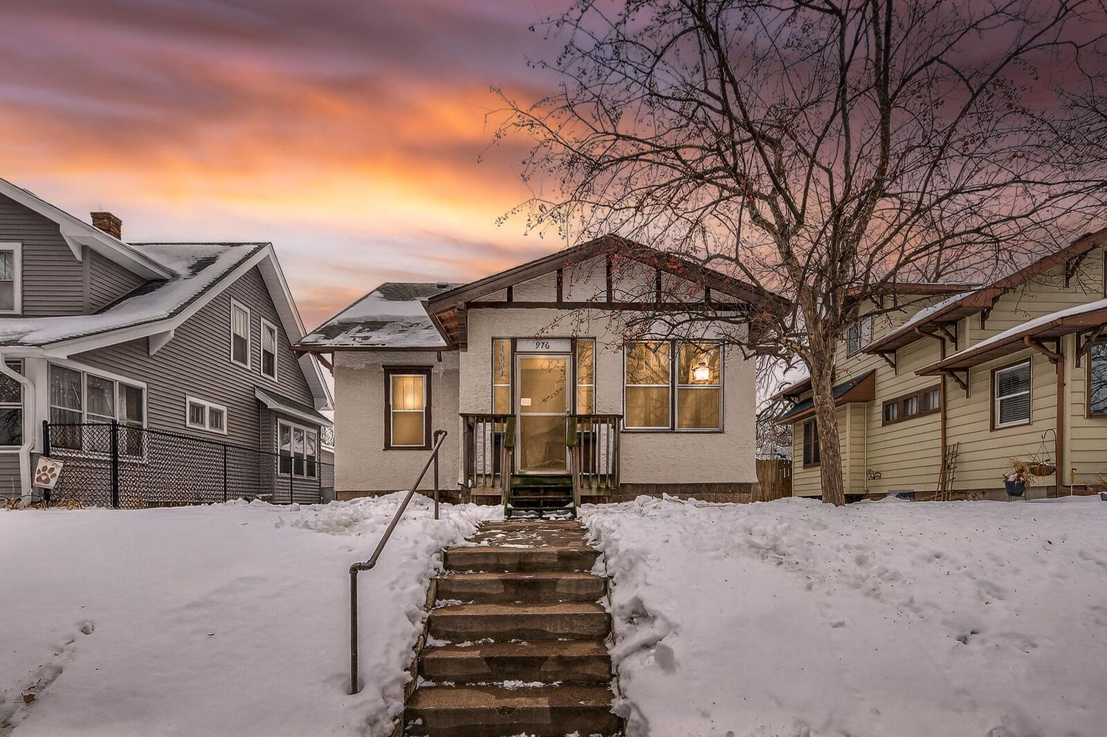 Property Photo:  976 Lawson Avenue E  MN 55106 