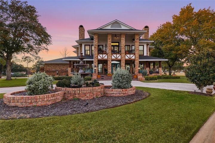 Property Photo:  901 Ironwood Drive  TX 75115 