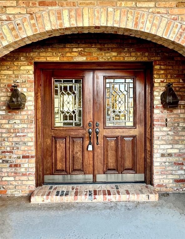 Property Photo:  402 Flanders Drive  OK 73018 