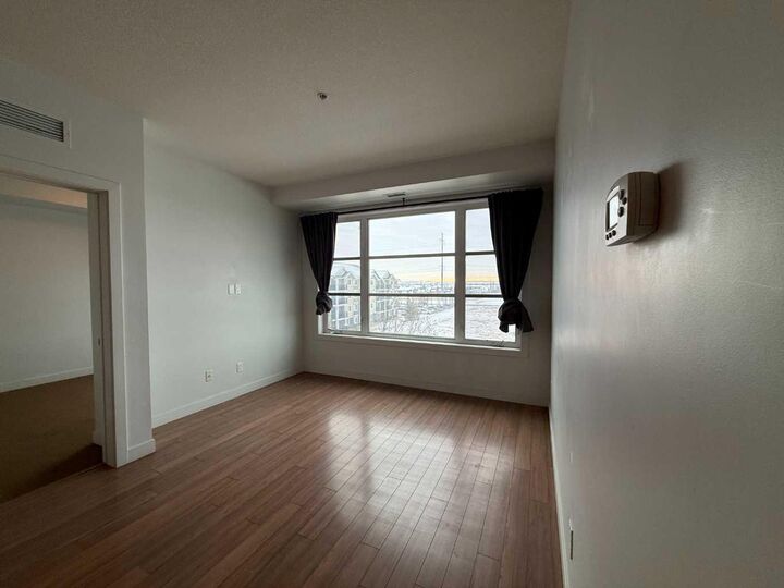 Property Photo:  2660 22 Street 5309  AB T4R 0K1 