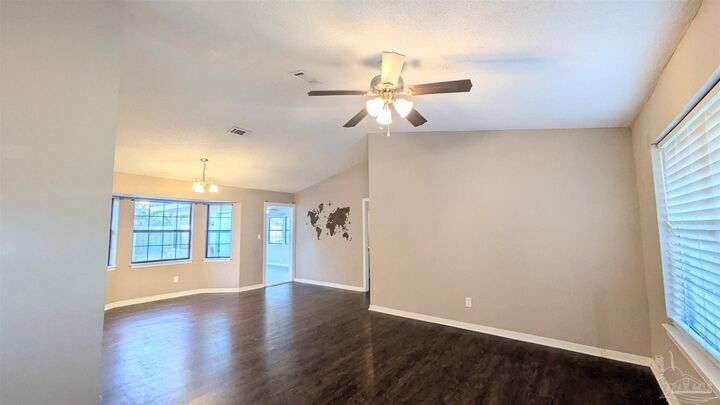 Property Photo: 7524 Sandy Creek Dr FL 32506