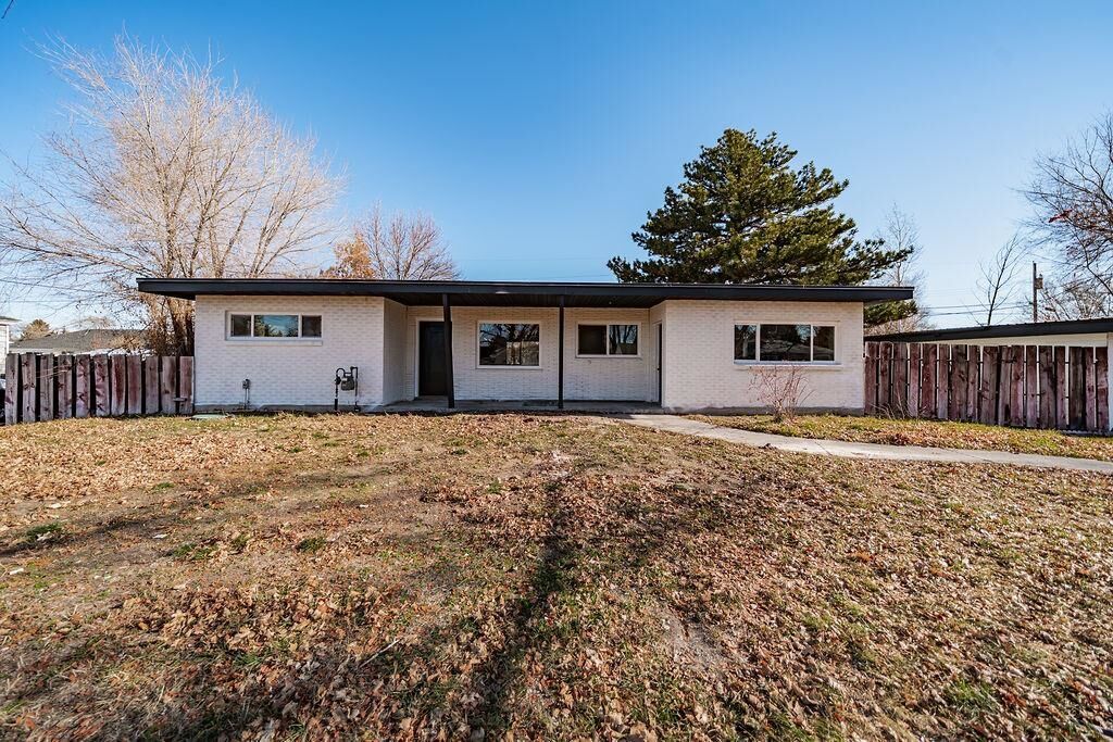 Property Photo:  165 Horrocks  ID 83221 