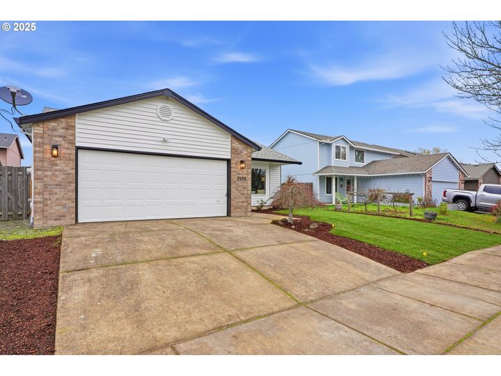 Property Photo:  7259 SE Harnish St  OR 97123 