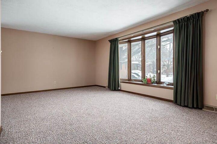 Property Photo:  1918 Oak Leaf Court  IL 61080 