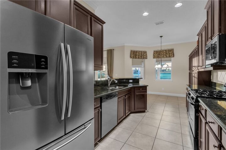 Property Photo: 7271 E Village Square FL 32966