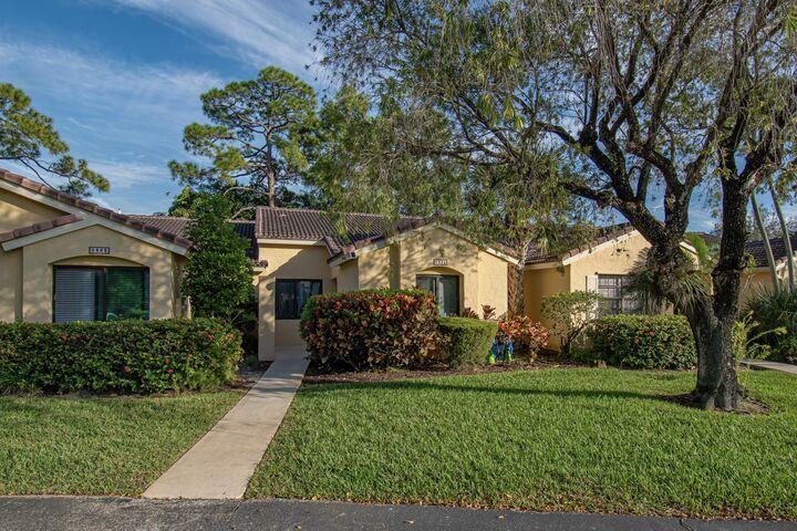 Property Photo: 6825 Bridlewood Court FL 33433