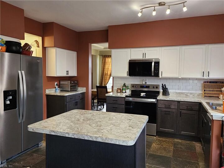 Property Photo: 1104 Cutspring Rd VA 23322