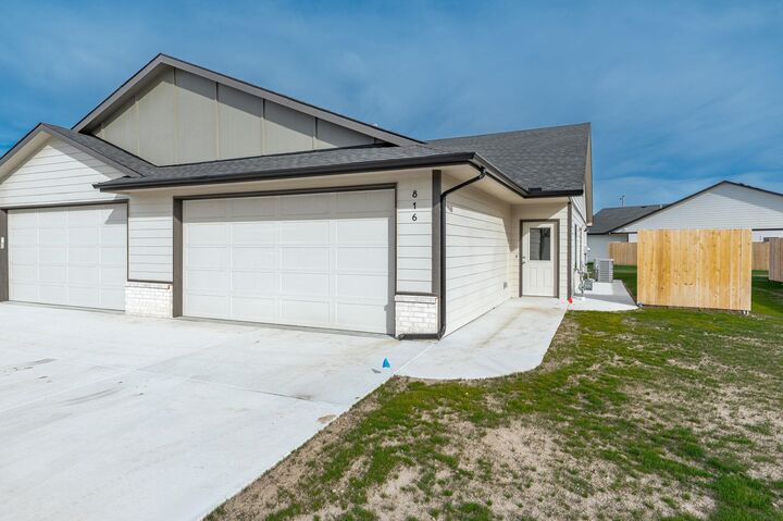 Property Photo:  816 S Jay St  KS 67147-8948 