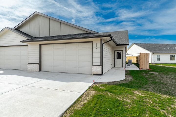 Property Photo:  479 E Harper St  KS 67147-8948 