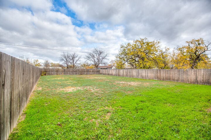 Property Photo:  266 E 23rd Street  TX 76903 