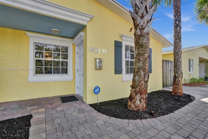 Property Photo: 902 Mandarin Isle 2 FL 33315