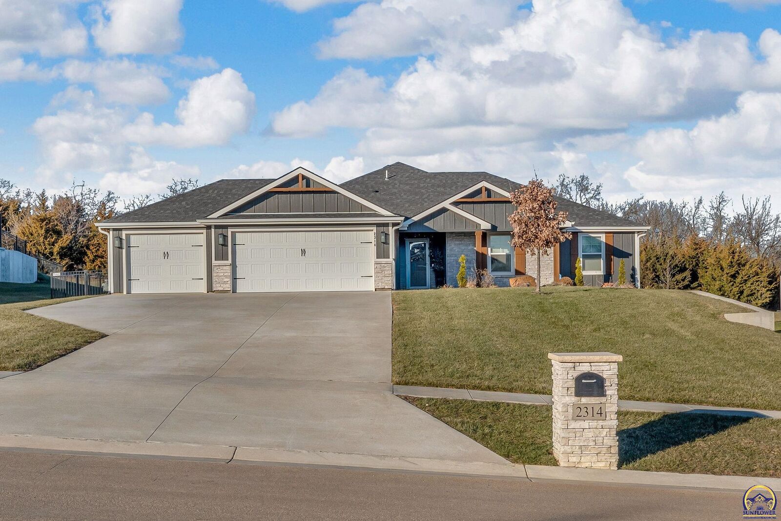 Property Photo:  2314 NW 49th Ter  KS 66618 