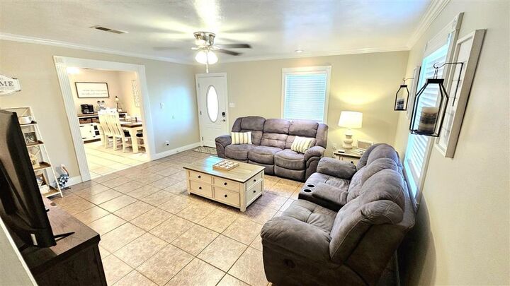 Property Photo:  107 E Lee Street E  LA 71446 