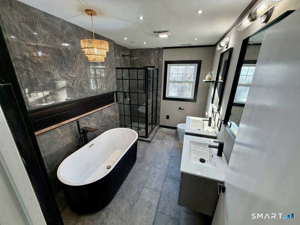 Property Photo:  82 Hemlock Street  CT 06516 