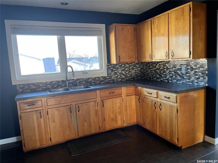 Property Photo: 165 Pasqua Street N SK S4R 4N3