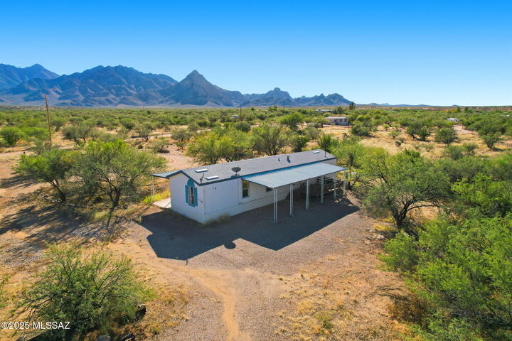 Property Photo: 225 W Hawk Wy AZ 85645
