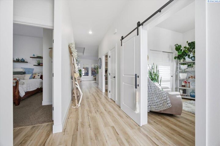 Property Photo: 6678 W 24th Ave WA 99338