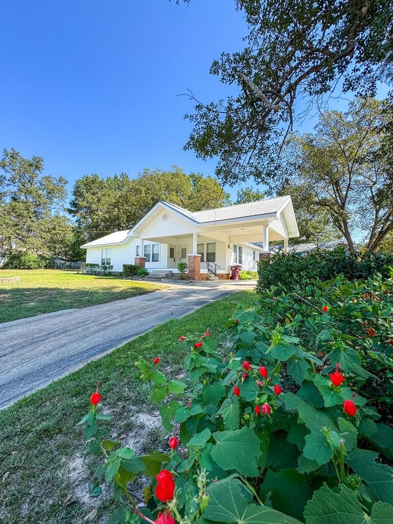 Property Photo:  206 Park Street  TX 75551 