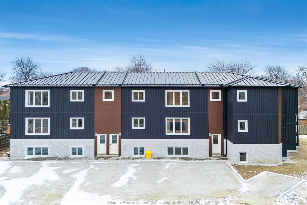 Photo de la propriété:  4 Bruce Avenue 4  ON N8H 4C3 