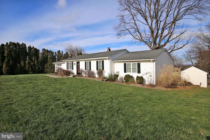 Property Photo:  216 Horseshoe Drive  PA 17003 