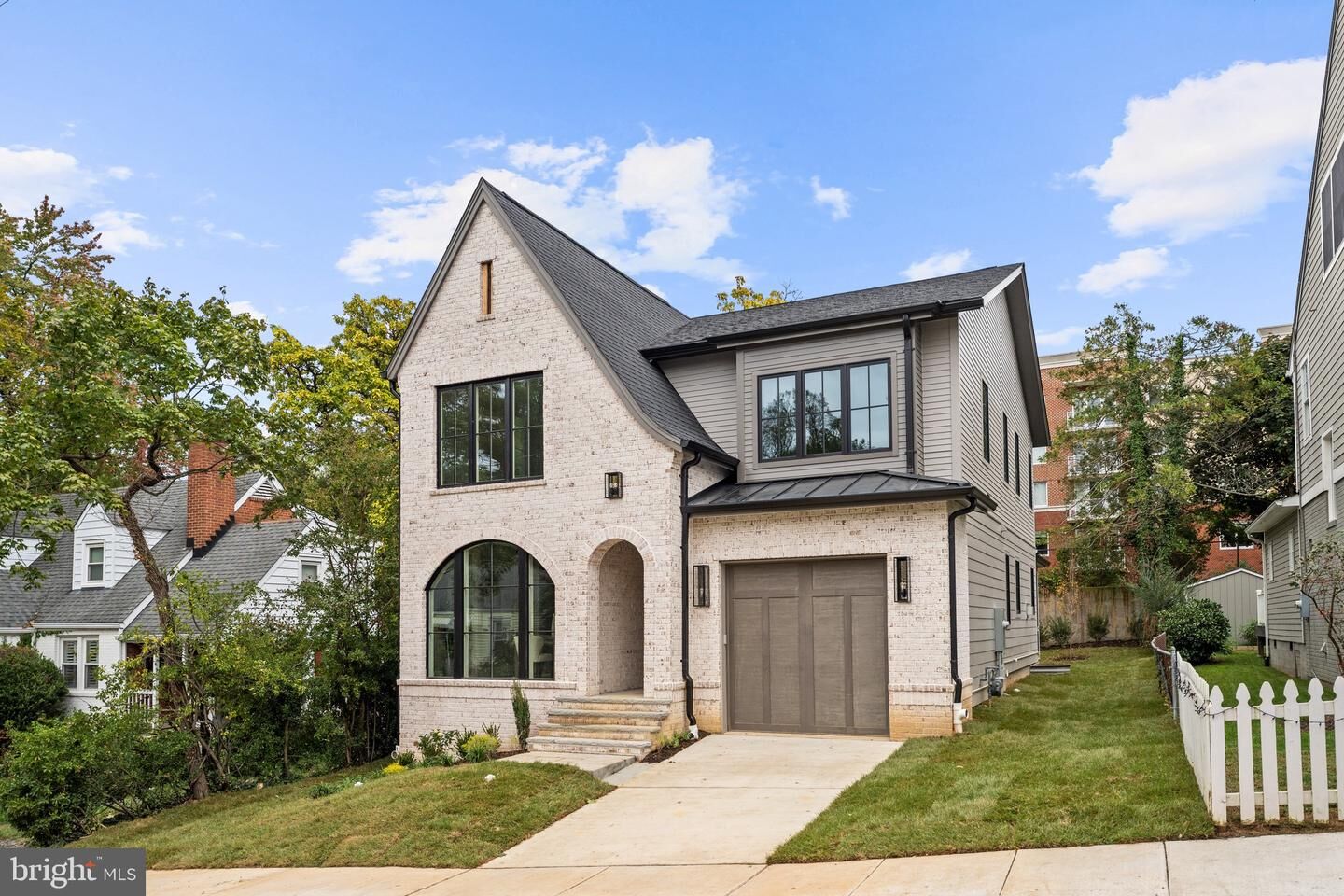 Property Photo:  2133 N Oakland Street  VA 22207 