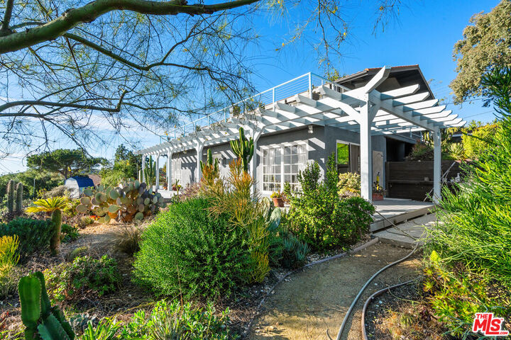 Property Photo:  9402 Houston Rd  CA 90265 