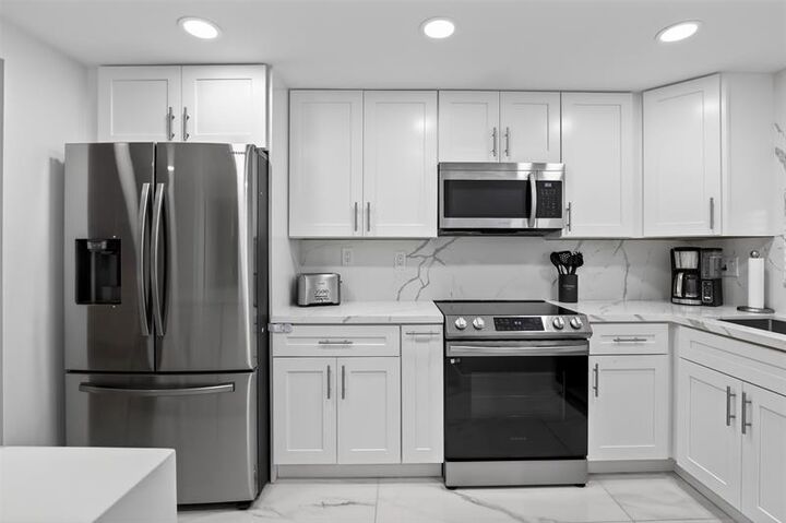 Property Photo:  9623 S Hollybrook Lake Dr 204  FL 33025 