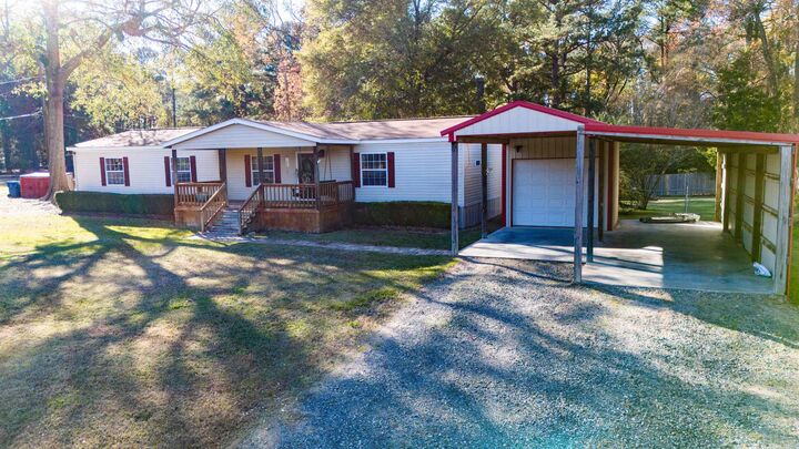 Property Photo:  605 Noble  TX 75692 