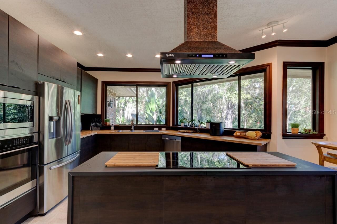 Property Photo:  1811 E Spruce Creek Boulevard  FL 32128 