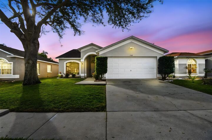 Property Photo:  1309 Franford Drive  FL 33511 